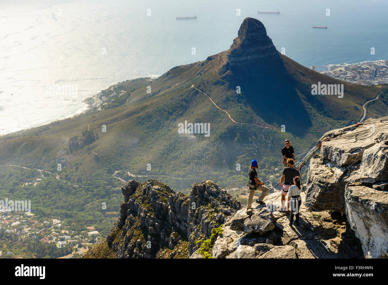 Rappelling sulla Table Mountain e Cape Town, Sud Africa Foto Stock