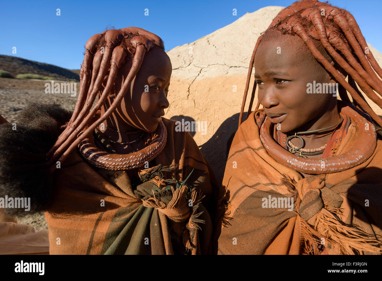 Le ragazze della tribù Himba in Kaokoland, Namibia, Africa Foto Stock