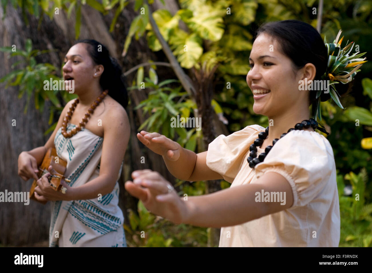 Ukelele, questo strumento come una chitarra è un parente stretto del portoghese cavaquinho e fondamentale elemento di un insieme di tra Foto Stock
