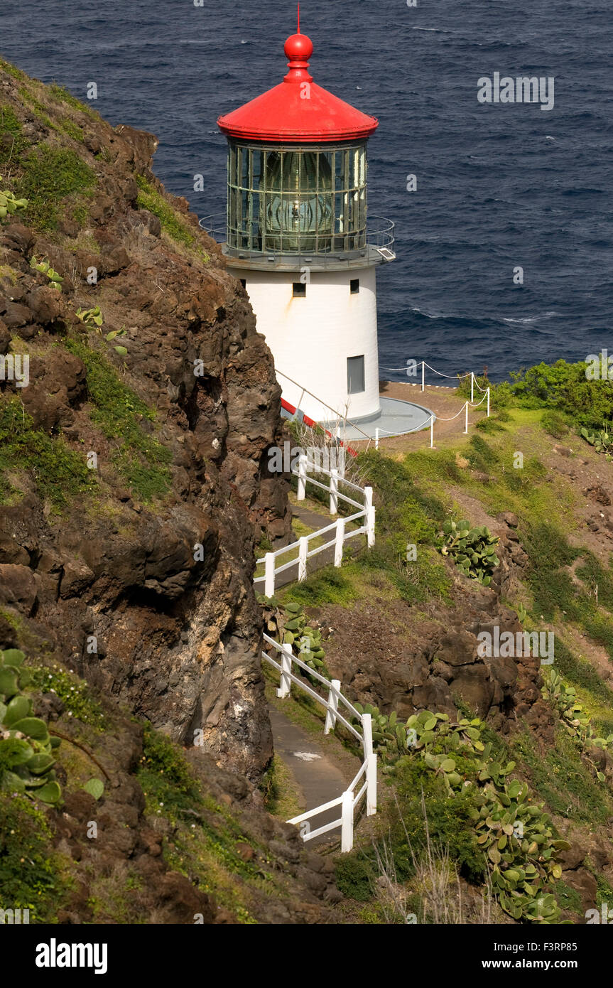 Makapu'u Faro all'estremità orientale dell'isola. Di O'ahu. Hawaii. Makapuʻu Point Lighthouse è un 46 piedi di altezza (14 m), attivo Foto Stock