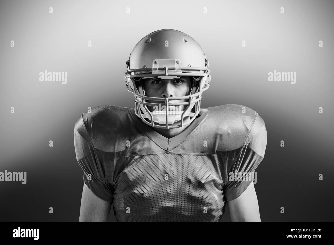 Ritratto di uno sportivo la riproduzione di football americano Foto Stock