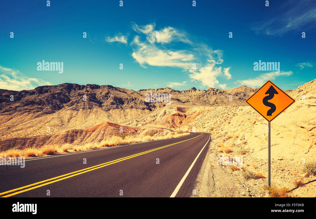 Retrò stilizzata country road e segno di avvolgimento, STATI UNITI D'AMERICA. Foto Stock