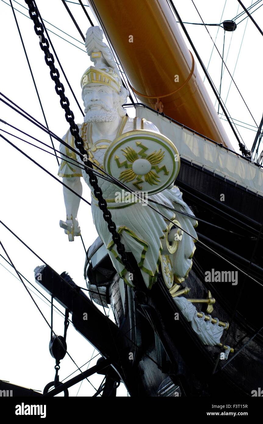 AJAXNETPHOTO. 4Giugno, 2015. PORTSMOUTH, Inghilterra. - HMS WARRIOR 1860 - Polena scolpita da Jack Whitehead e NORMAN GACHES del primo e ultimo vittoriano IRONCLAD nave corazzata aperto al pubblico. Foto:JONATHAN EASTLAND/AJAX REF:D150406 5310 Foto Stock