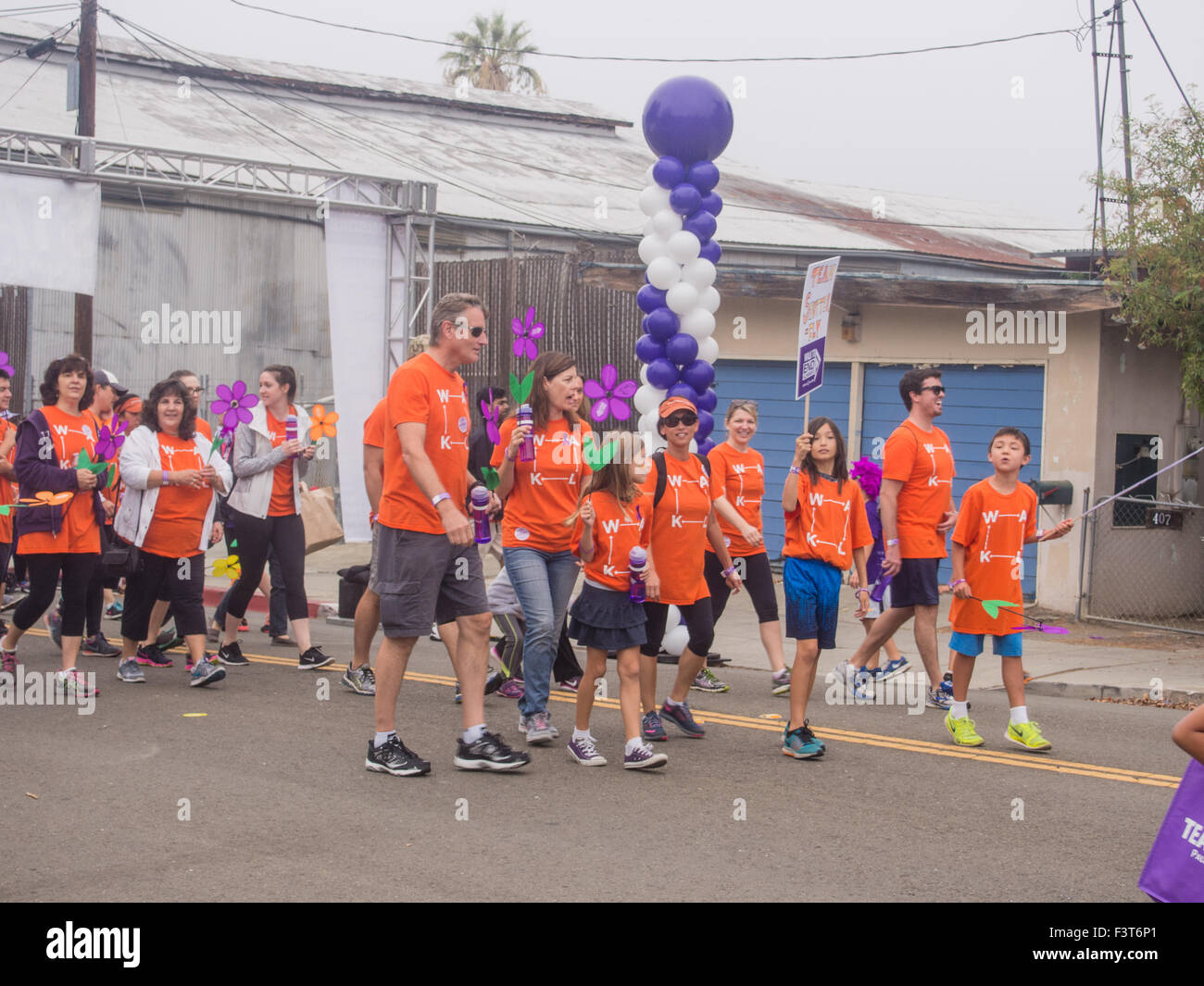 SAN JOSE, CA/USA - Ottobre 10, 2015: San Jose a piedi alla fine il morbo di Alzheimer è una parte del più grande evento mondiale di sensibilizzazione e di Foto Stock