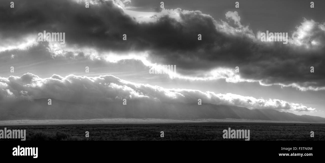 Stratoculmulus nuvole sopra Manzano Montagne, Valencia Co., New Mexico, negli Stati Uniti. Foto Stock