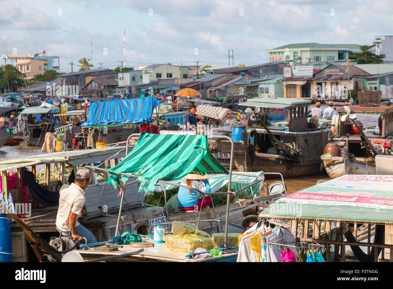 Barche vietnamiti a Cai Rang mercati galleggianti vicino a Can Tho,delta del Mekong regione,Vietnam,Asia Foto Stock