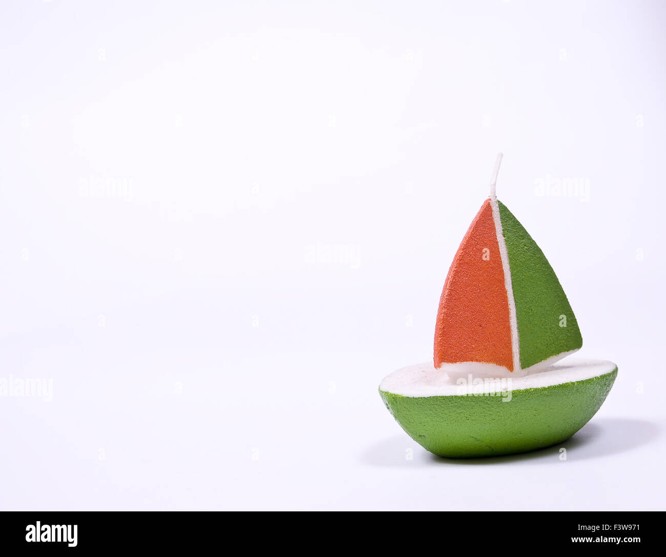 Arancione / verde barca vela, candela Foto Stock