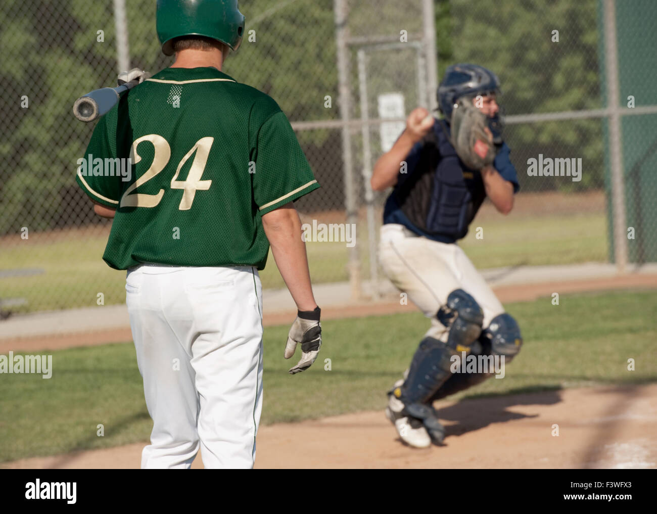 Il baseball catcher in fase di riscaldamento Foto Stock