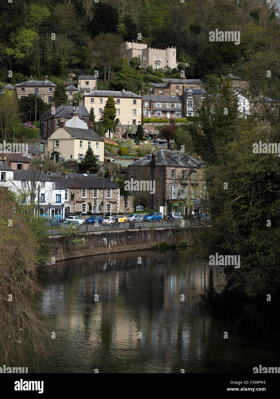 Matlock città sul fiume Derwent nel distretto di Peak Derbyshire Inghilterra Foto Stock