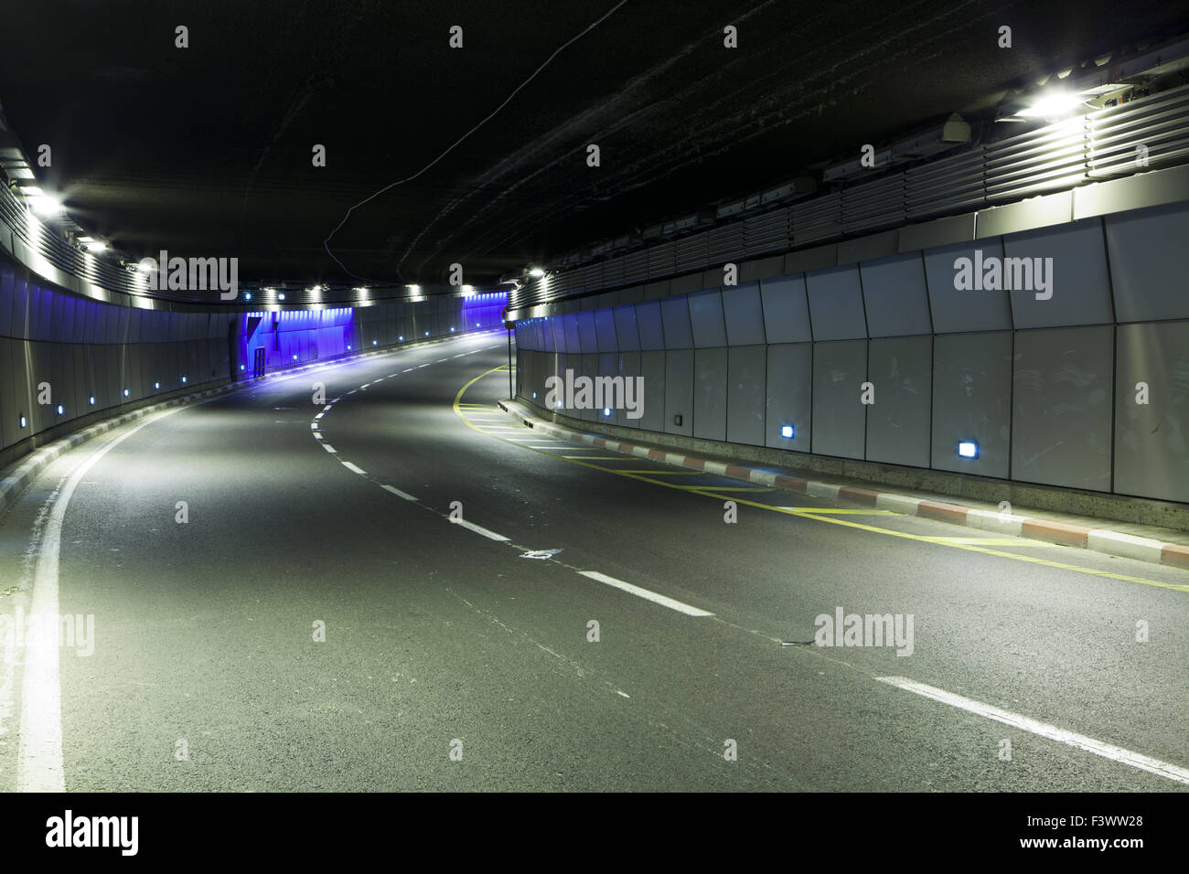 Interno della galleria urbana senza traffico Foto Stock