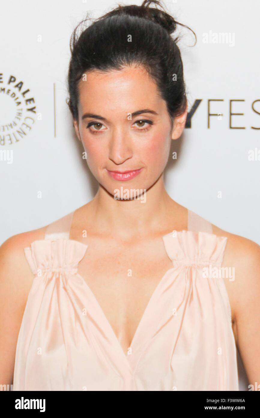 New York, NY, STATI UNITI D'AMERICA. Xii oct, 2015. Sarah Treem presso gli arrivi per PaleyFest New York: la vicenda, Paley Centre for Media, New York, NY Ottobre 12, 2015. © Patrick Cashin/Everett raccolta/Alamy Live News Foto Stock