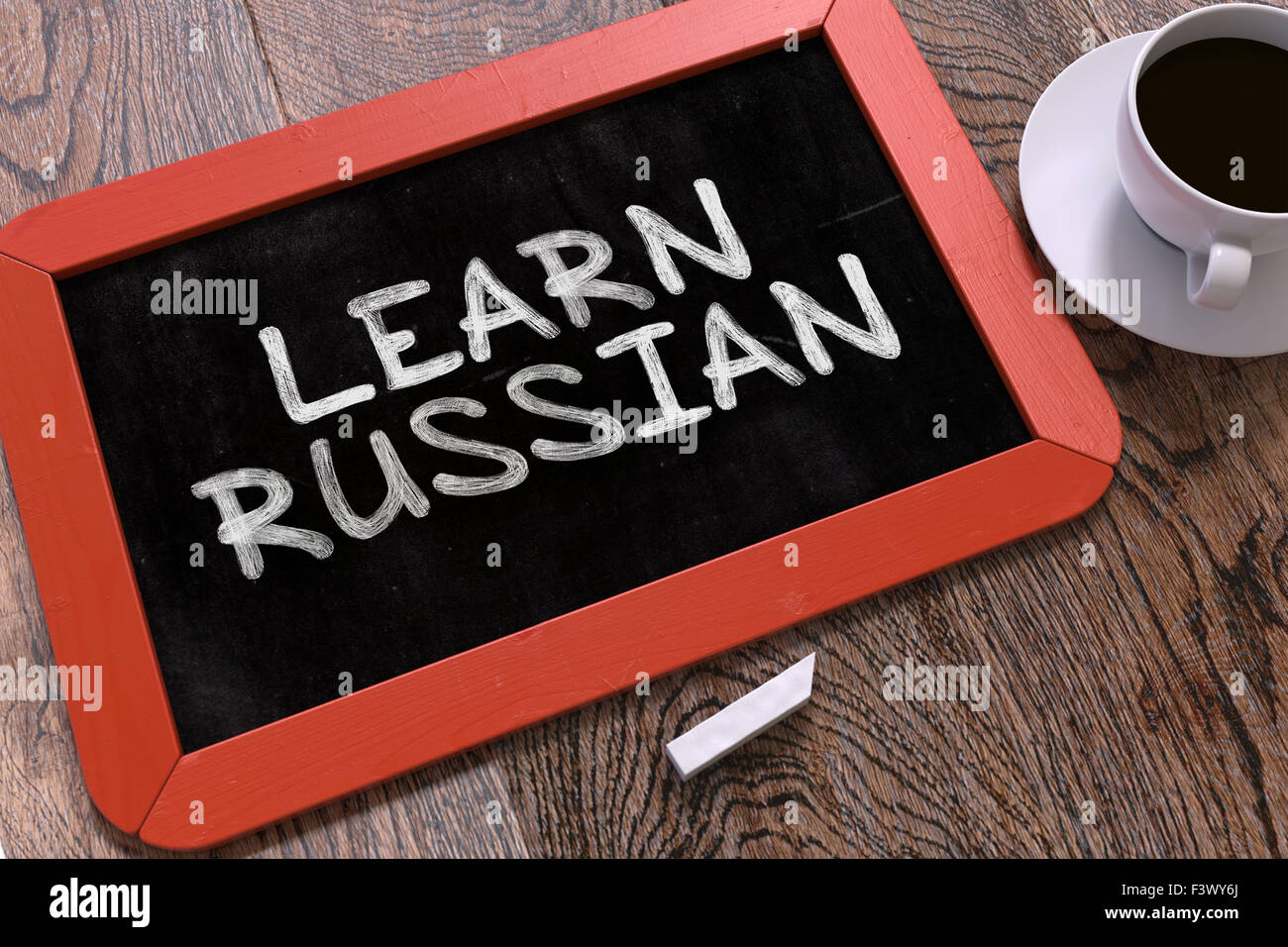Impara il Russo manoscritte da bianco gesso su una lavagna. Foto Stock