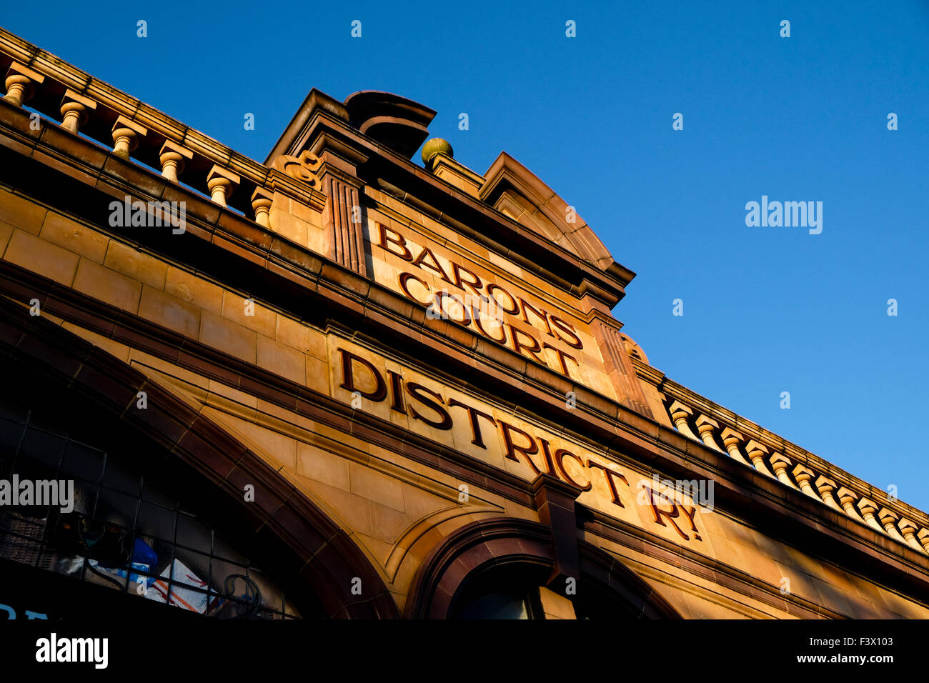 Barons Court Station Foto Stock