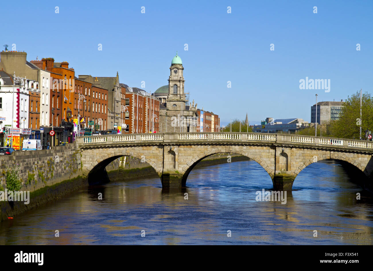 Ponte sul Fiume Liffey, Dublino, Irlanda Foto Stock