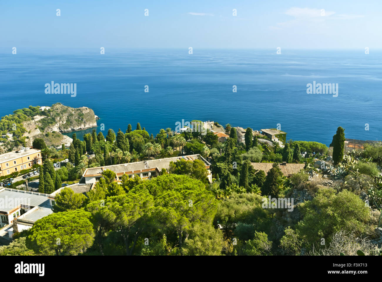 Mare Mediterraneo e Taormina Foto Stock