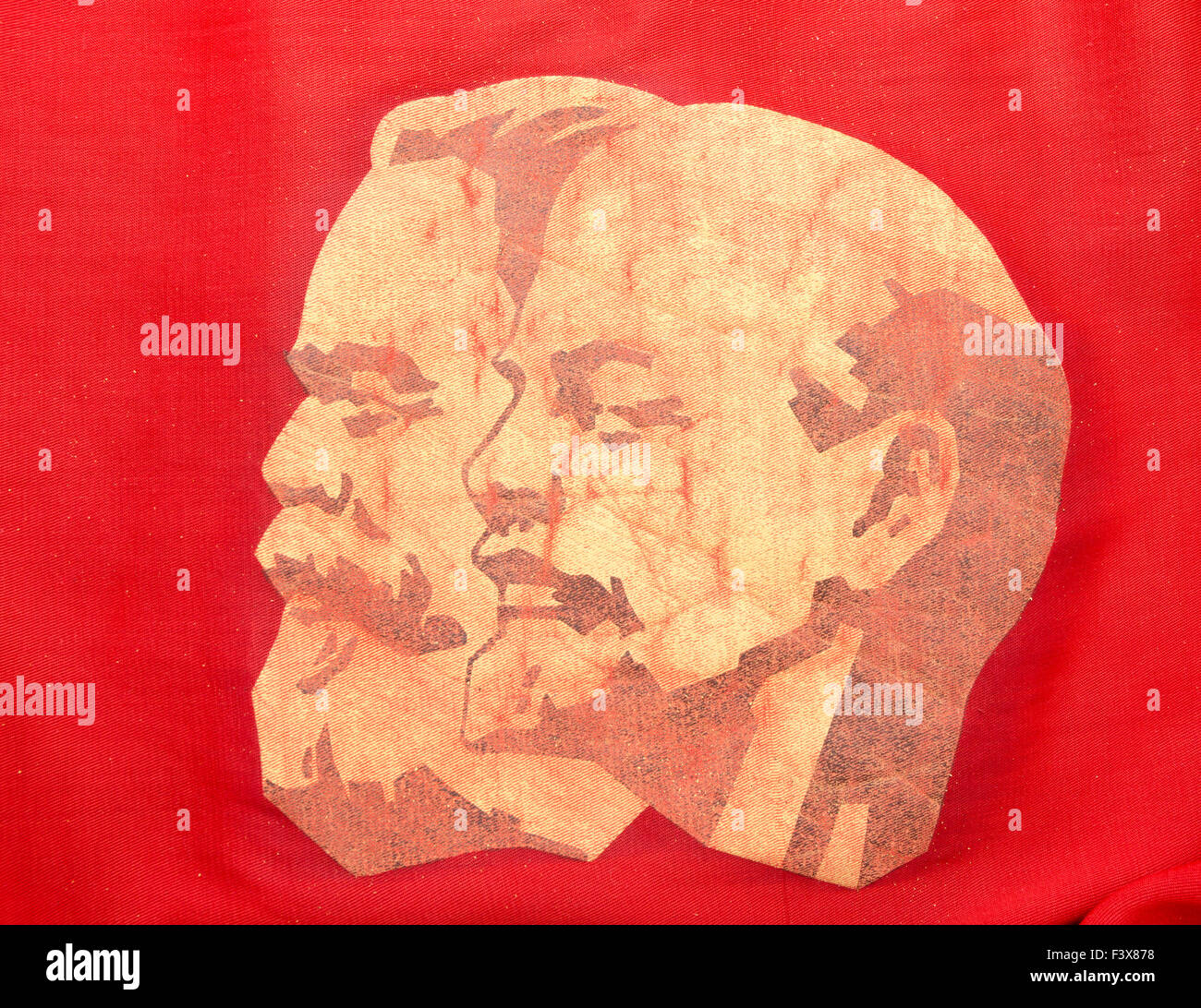 Marx e Lenin sul banner rosso Foto Stock
