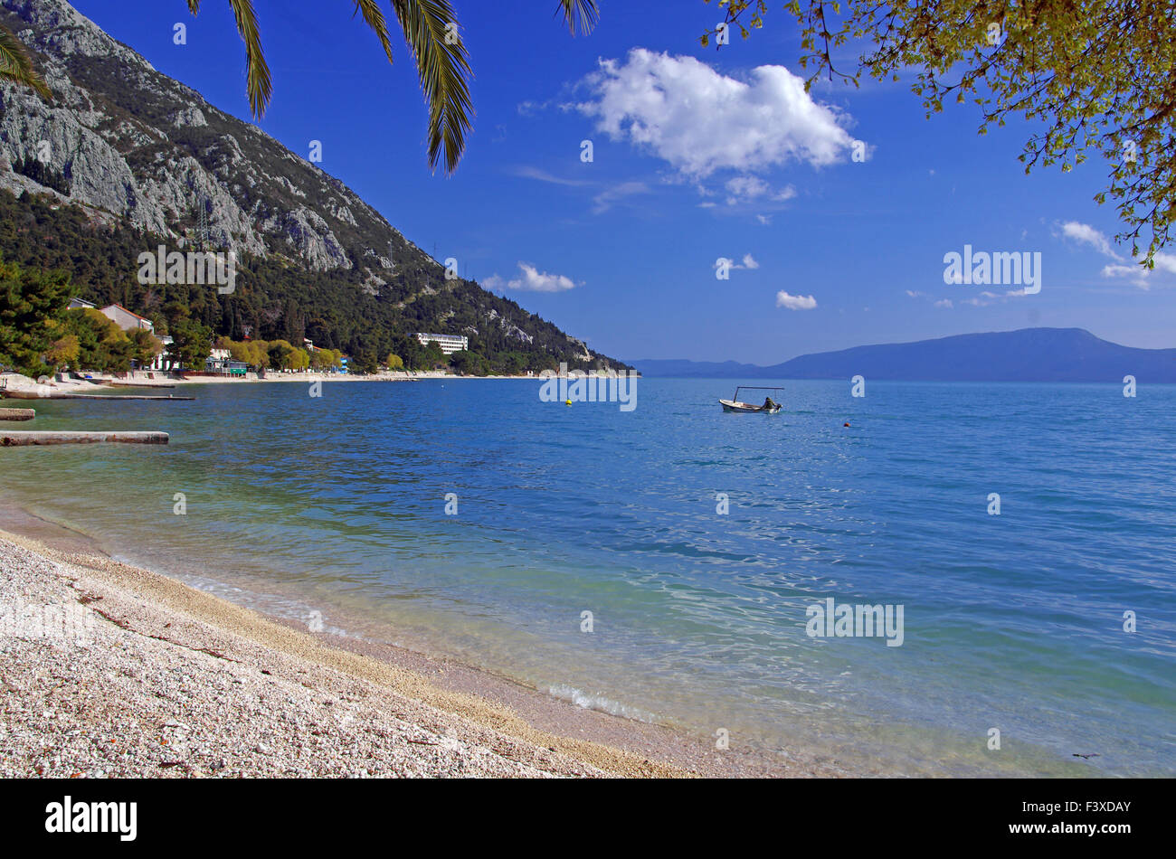 Spiaggia solitaria lungo la costa croata Foto Stock