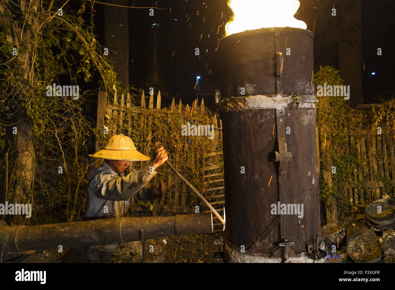 Colata di metallo, Nyaung Shwe, Myanmar Foto Stock