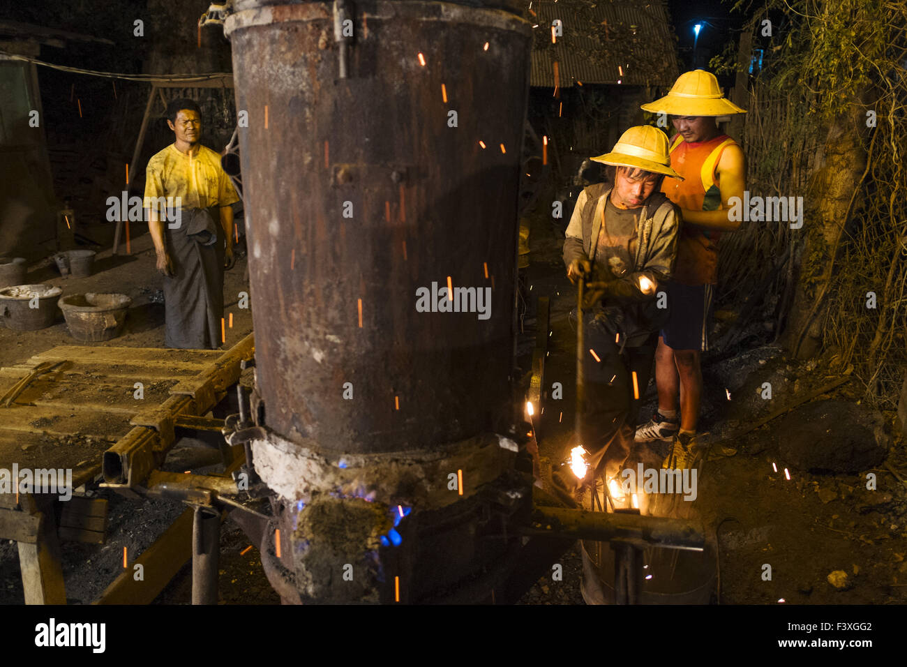 Colata di metallo, Nyaung Shwe, Myanmar Foto Stock