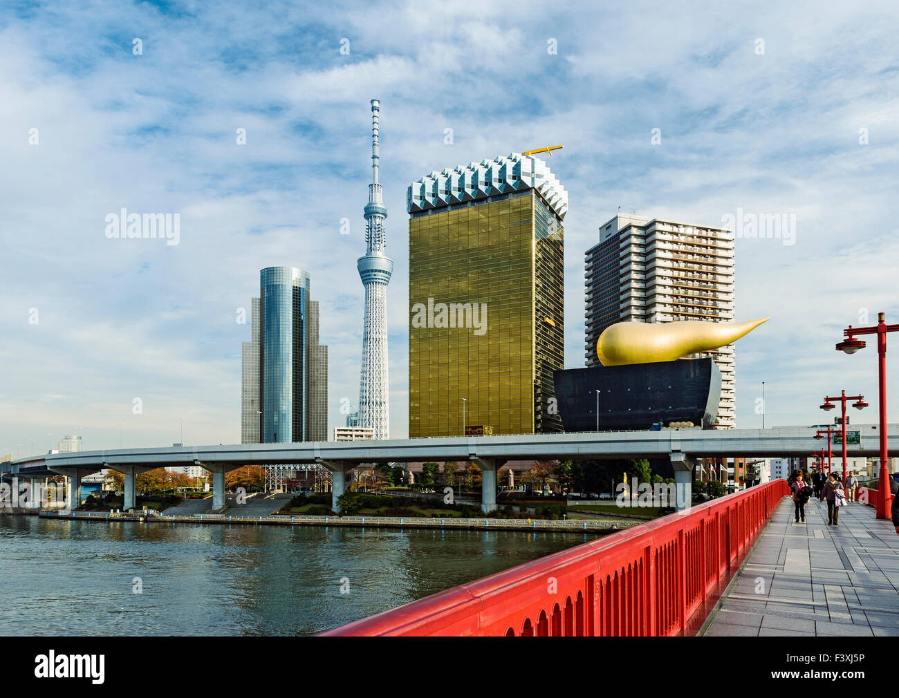 Philippe Starck Tokyo Giappone Sumida River Tokyo Skytree Foto Stock