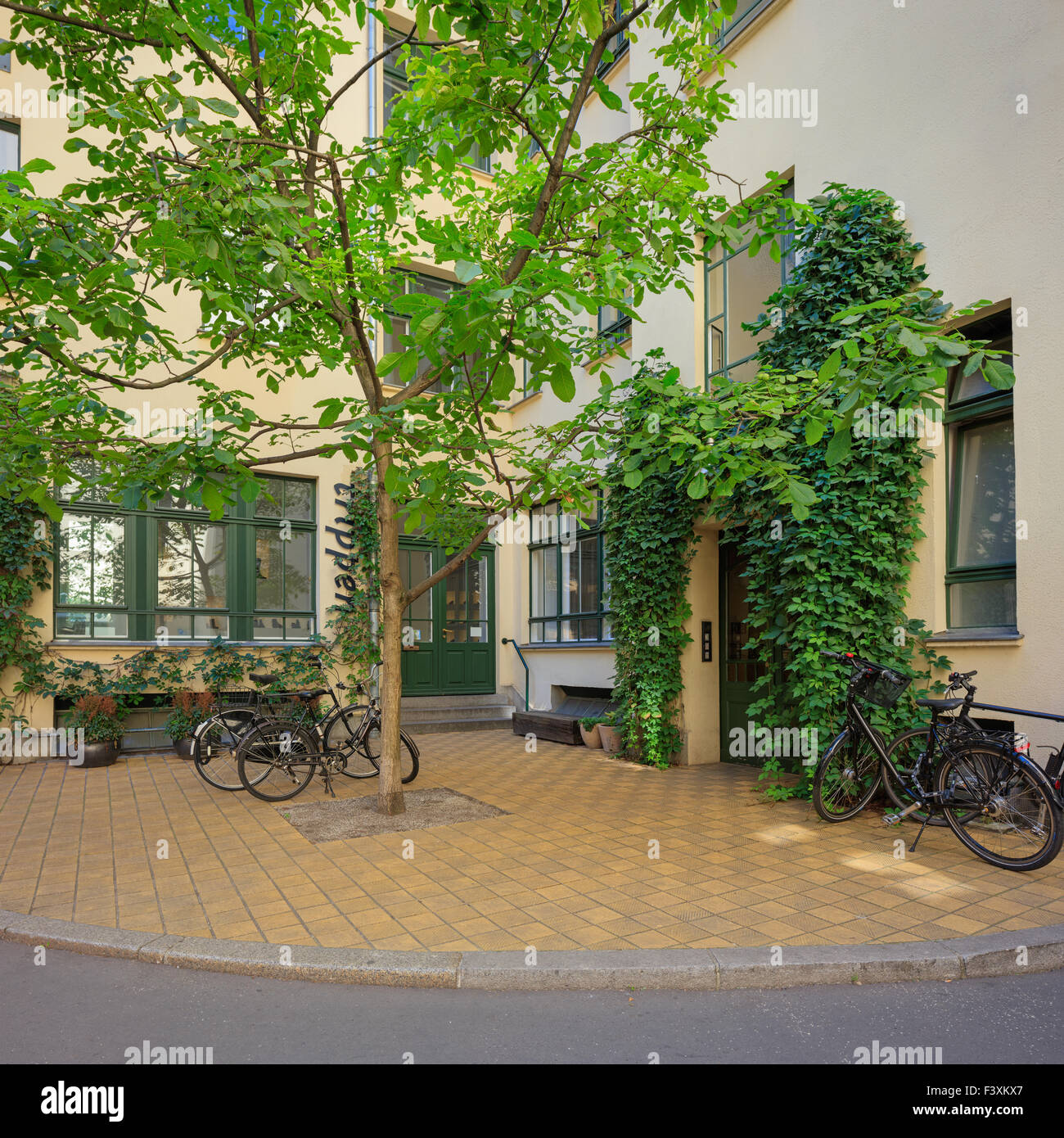 Hackesche Hofe cortili interni adiacenti alla zona di Hackescher Markt nel centro di Berlino, Germania Foto Stock