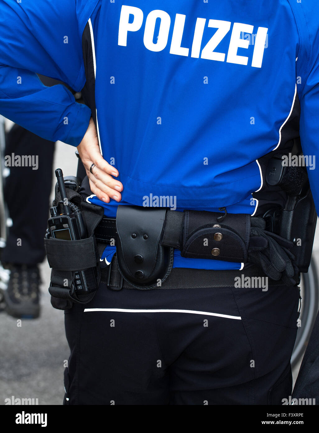 Pattuglia tedesca ufficiali da dietro Foto Stock