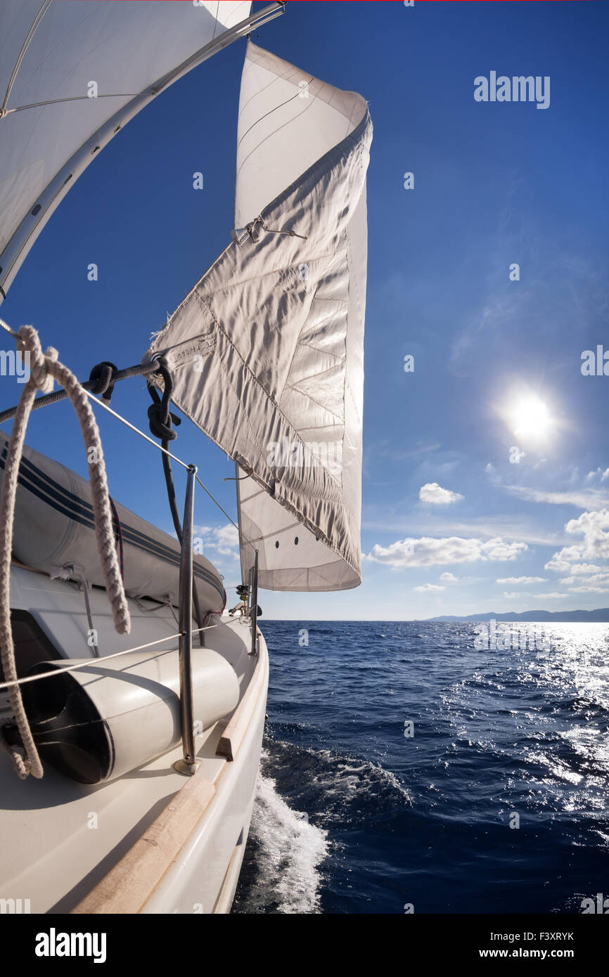 Barca a vela un ampio angolo di visione Foto Stock