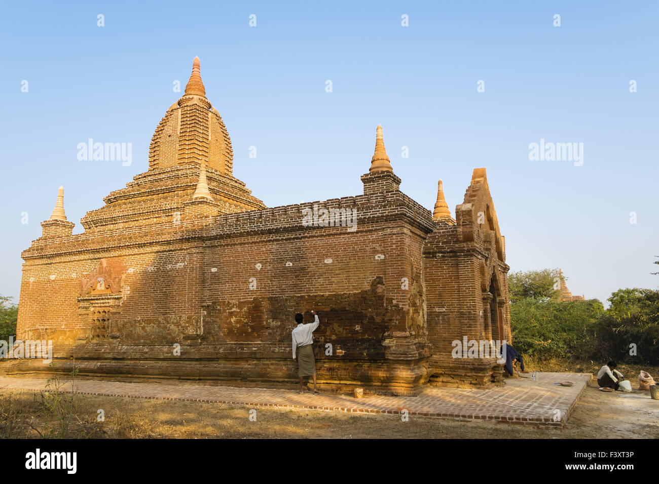Lavori di restauro, Bagan, Myanmar, Asia Foto Stock