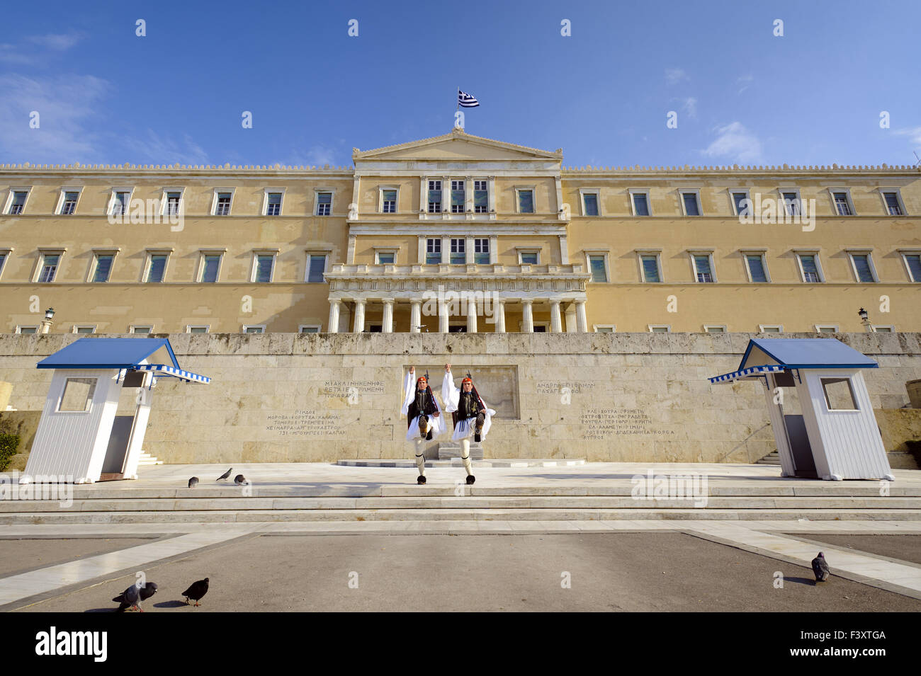 Evzones davanti al Parlamento Greco Atene Foto Stock
