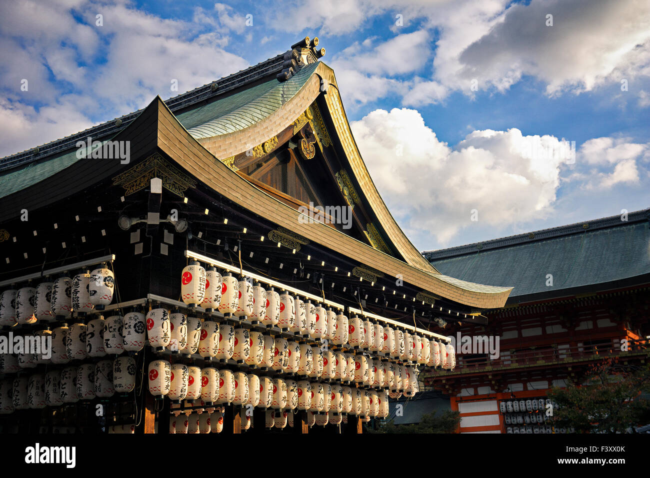 Giappone, isola di Honshu, Kansai, Kyoto, Yasaka jinja santuario. Foto Stock