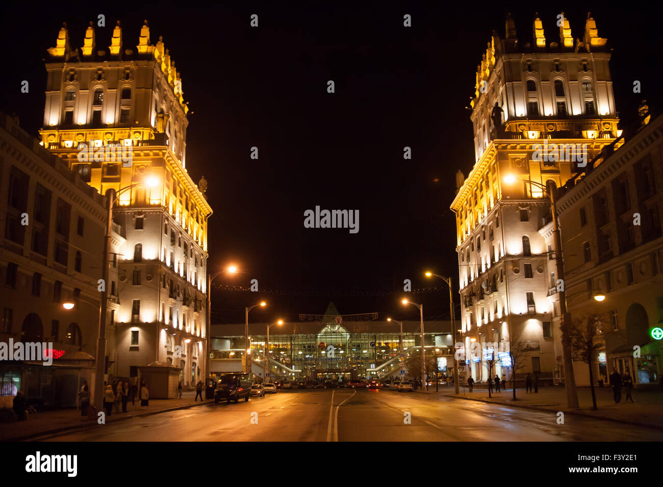 Due torri sulla stazione ferroviaria di Minsk Foto Stock