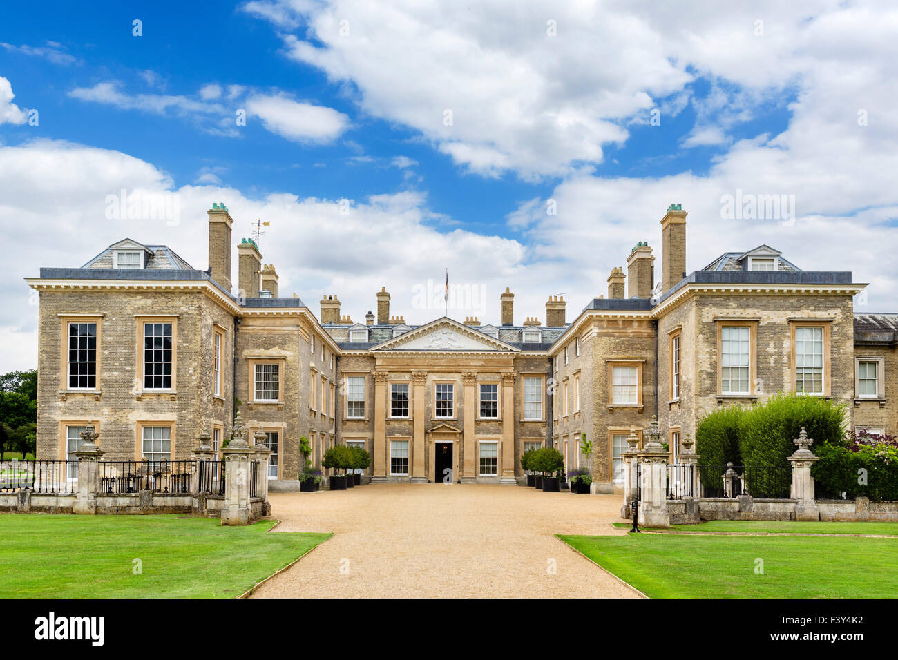 La parte anteriore di Althorp House, sede del Conte Spencer e casa d'infanzia della Principessa Diana, Northamptonshire, England, Regno Unito Foto Stock