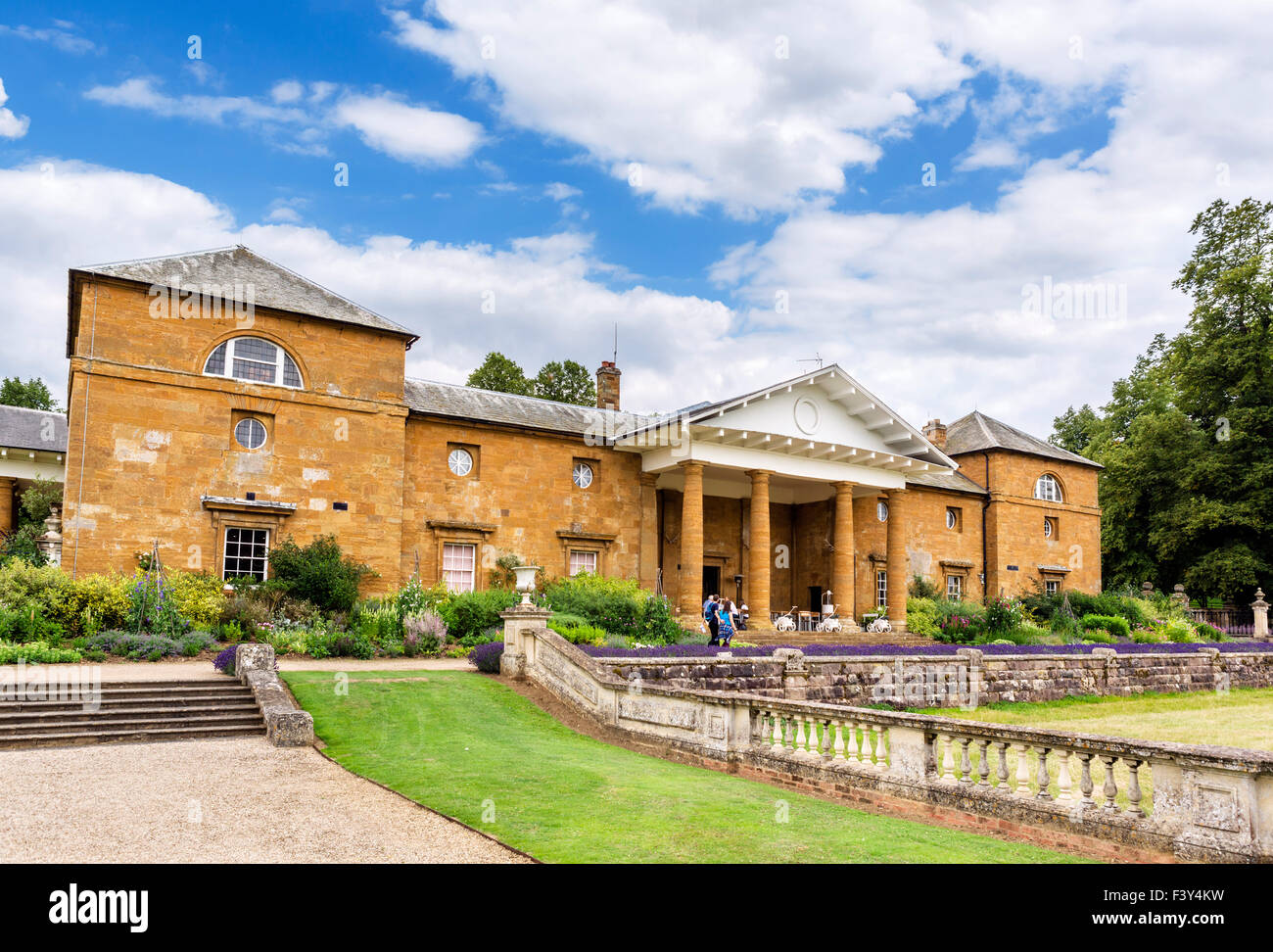 Il blocco di stalle, alloggiamento il cafe e Spencer mostra, Althorp House, Northamptonshire, England, Regno Unito Foto Stock