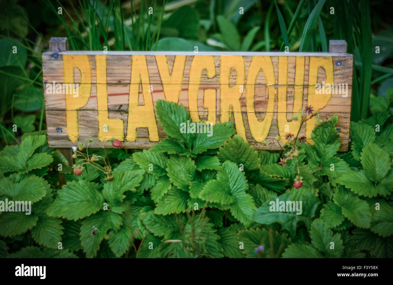 Segno rustico per la scuola Playgroup Foto Stock