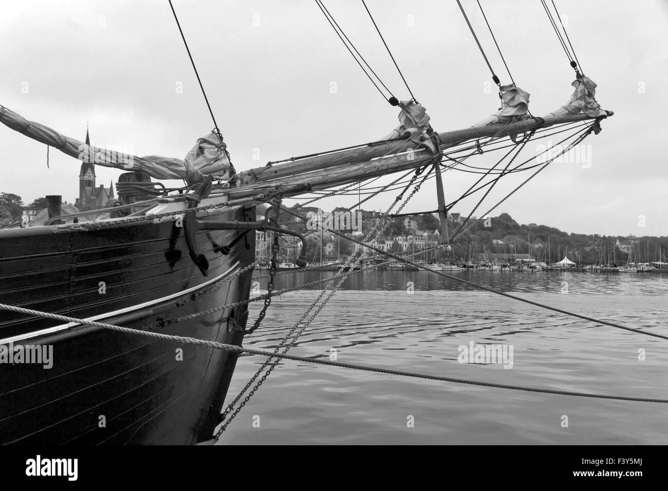 Nave a vela in porto Foto Stock