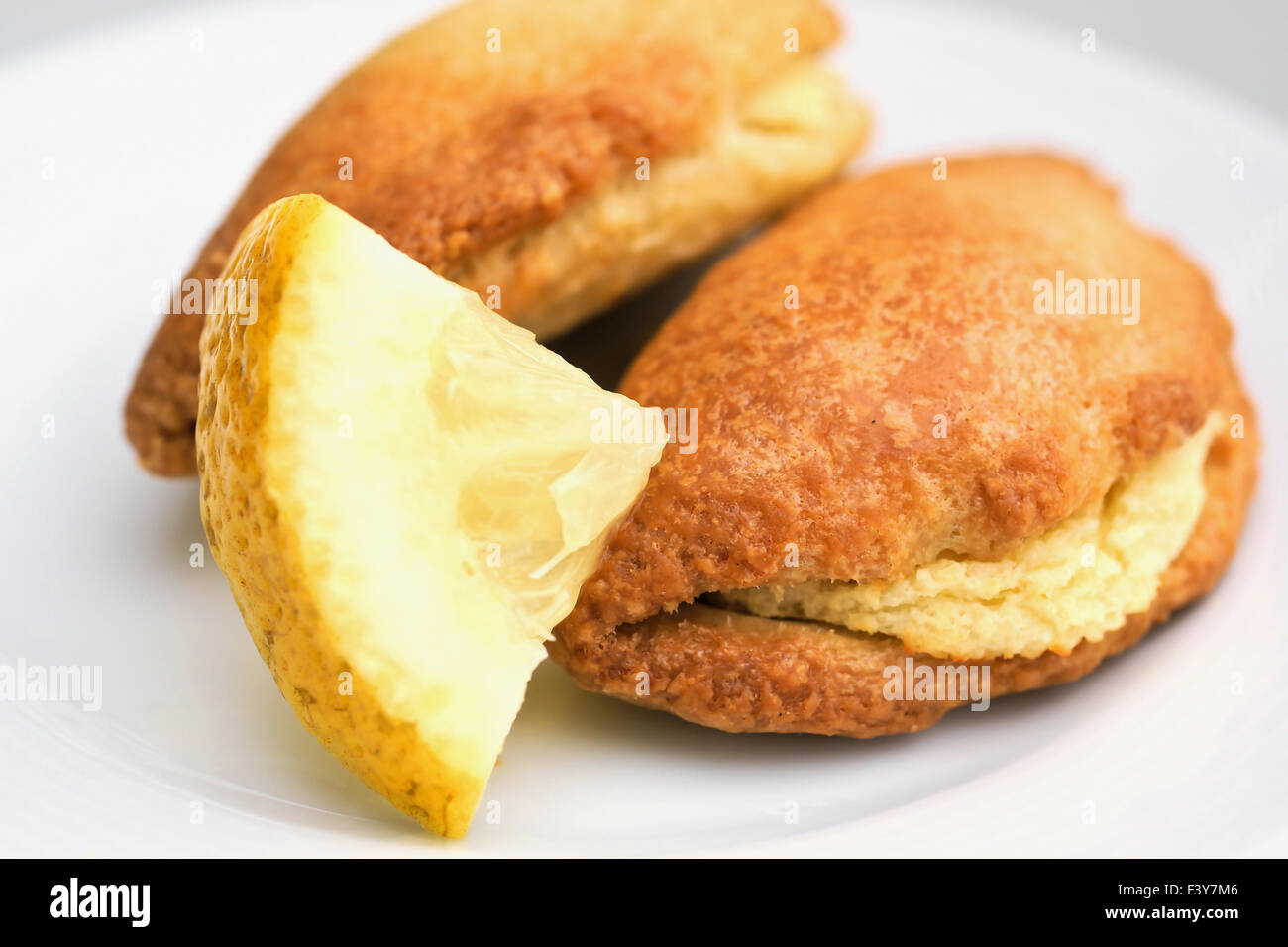 Pasta greco-pacchi con limone-slice Foto Stock