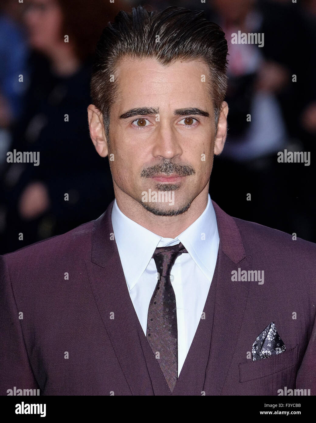 Londra, Regno Unito. 13 ottobre, 2015. Colin Farrell arriva sul tappeto rosso per il London Film Festival lo screening dell'Aragosta su 13/10/2015 in VUE West End di Londra. Credito: Julie Edwards/Alamy Live News Foto Stock