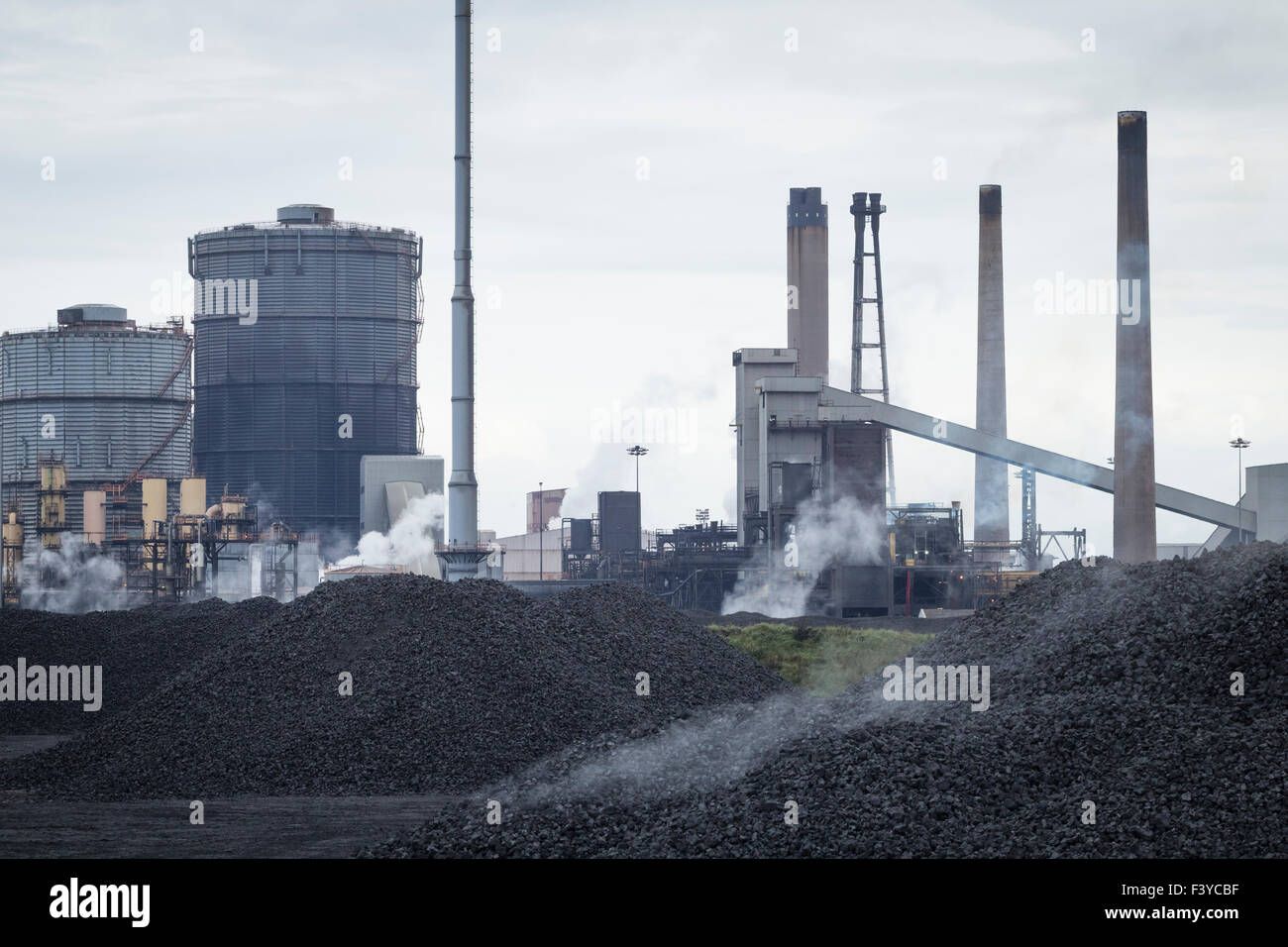 Redcar, Regno Unito. 13 ottobre, 2015. Lunedì 12 Ottobre 2015, il ricevitore ufficiale, Ken Beasley, detto: "SSI è stata posta in liquidazione con debiti considerevoli e non ha avuto a disposizione dei fondi per acquistare il carbone necessario per mantenere i forni da coke operativo. Mi hanno assicurato il funzionamento continuo dei forni mentre ho avuto a che fare con dei problemi di salute e sicurezza ed ha esaminato se vi fossero valide offerte per forni. Non vi è alcuna prospettiva realistica di un acquirente di essere rilevato e la priorità ora è quello di chiudere i forni in modo sicuro. Nella foto: martedì 13 ottobre 2015 Credit: Alan Dawson News/Alamy vivere N Foto Stock