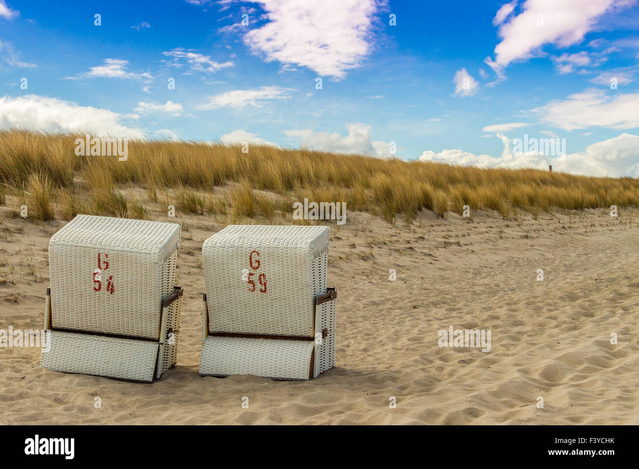 Sedie a sdraio a duna al mar Baltico Foto Stock