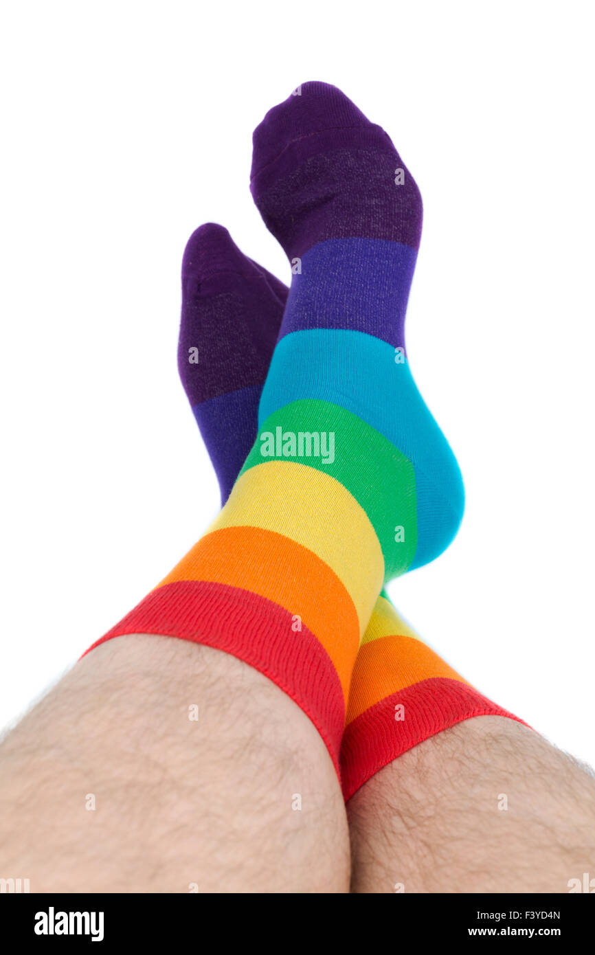 L'uomo le gambe in colorate divertenti calzini - isolato Foto Stock
