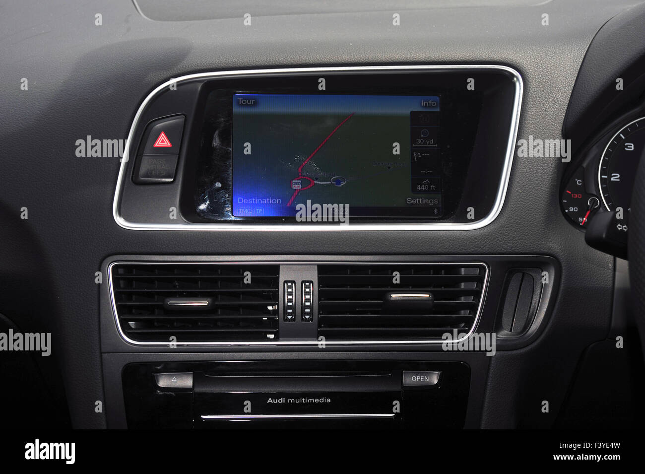 Il Dashboard computer dotato di un moderno Audi. Foto Stock