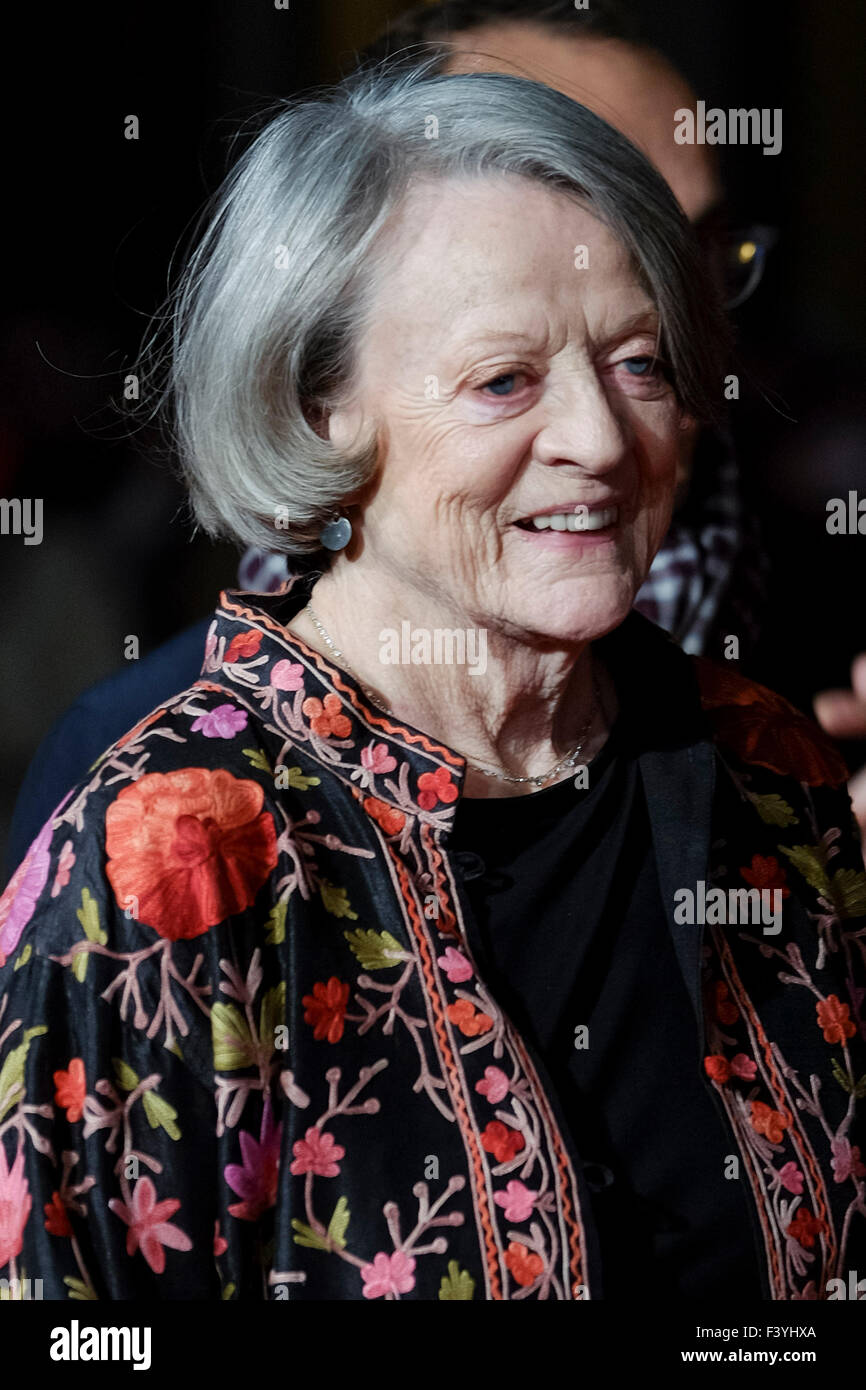 Londra, Regno Unito. Xiii oct, 2015. Dame Maggie Smith arriva sul tappeto rosso per il London Film Festival screening della signora nel furgone su 13/10/2015 di Odeon Leicester Square, Londra. Credito: Julie Edwards/Alamy Live News Foto Stock