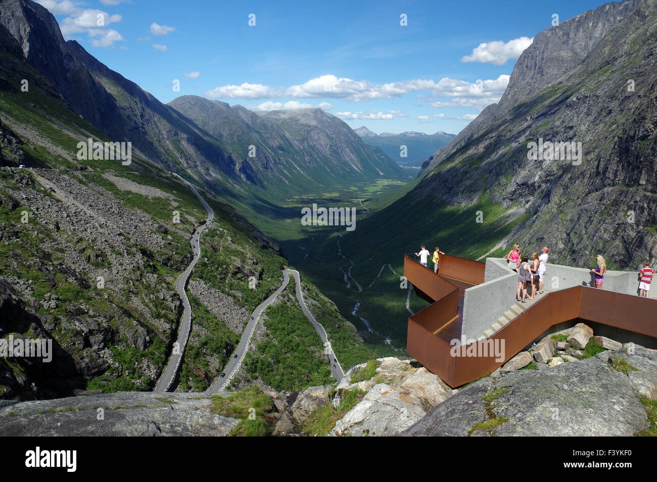 Visualizzazione platforn a Trollstigen Foto Stock