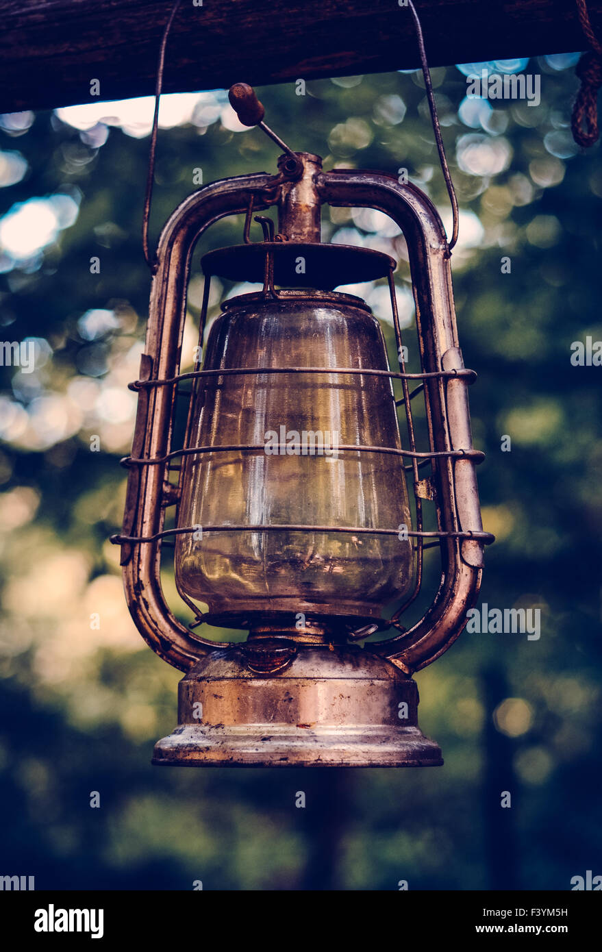 Vintage lampada a olio con filtro retrò Foto stock - Alamy