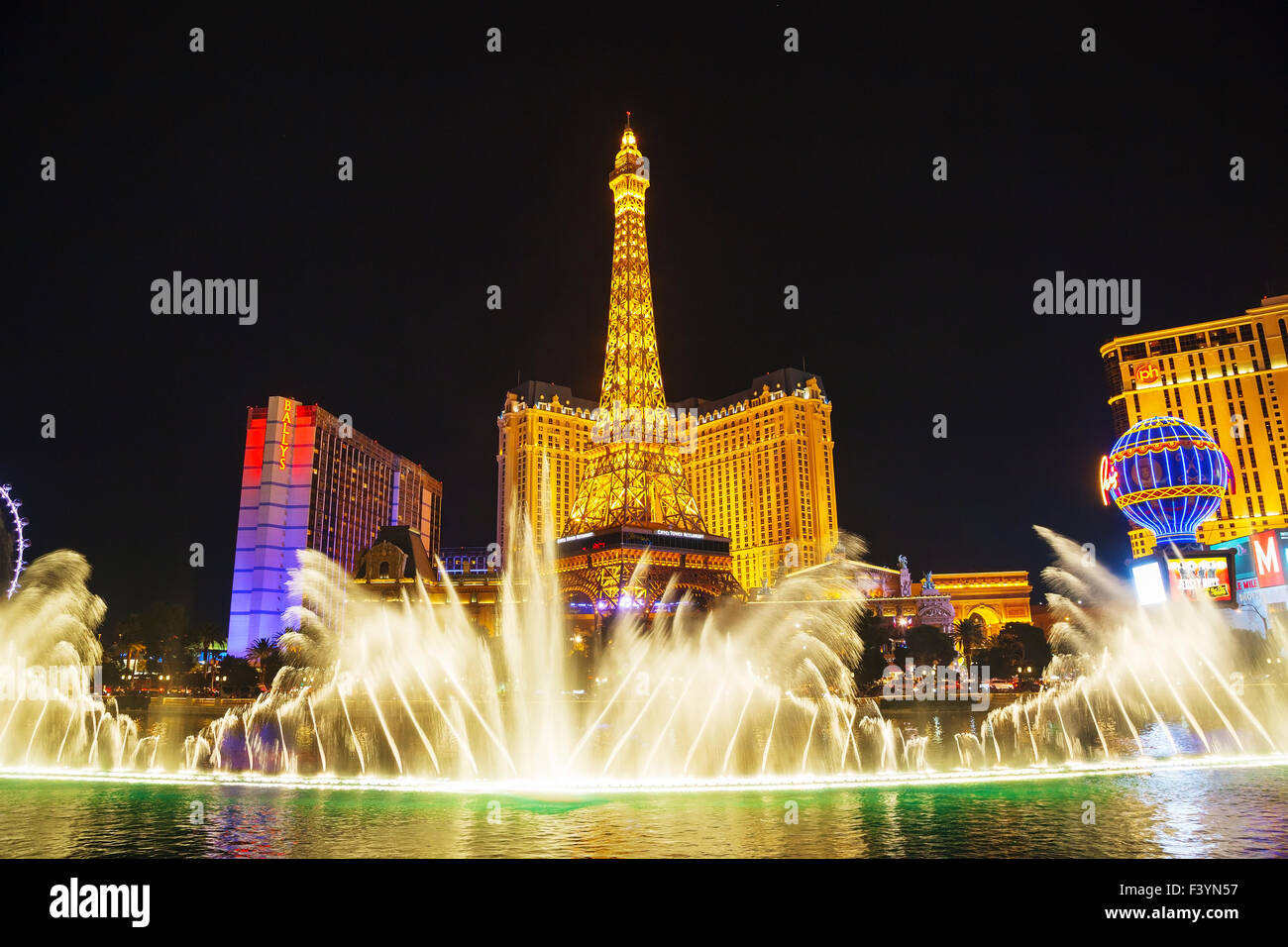 Fontane show di Las Vegas nella notte Foto Stock