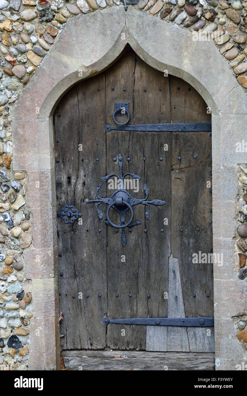 Antica porta della chiesa Foto Stock