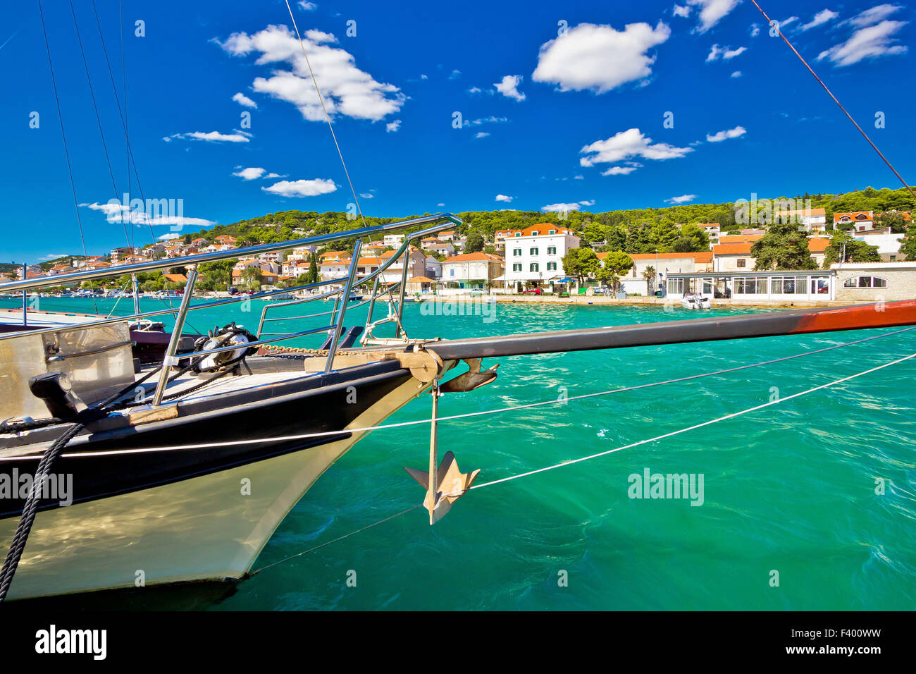 Città di Tisno vista fronte mare Foto Stock