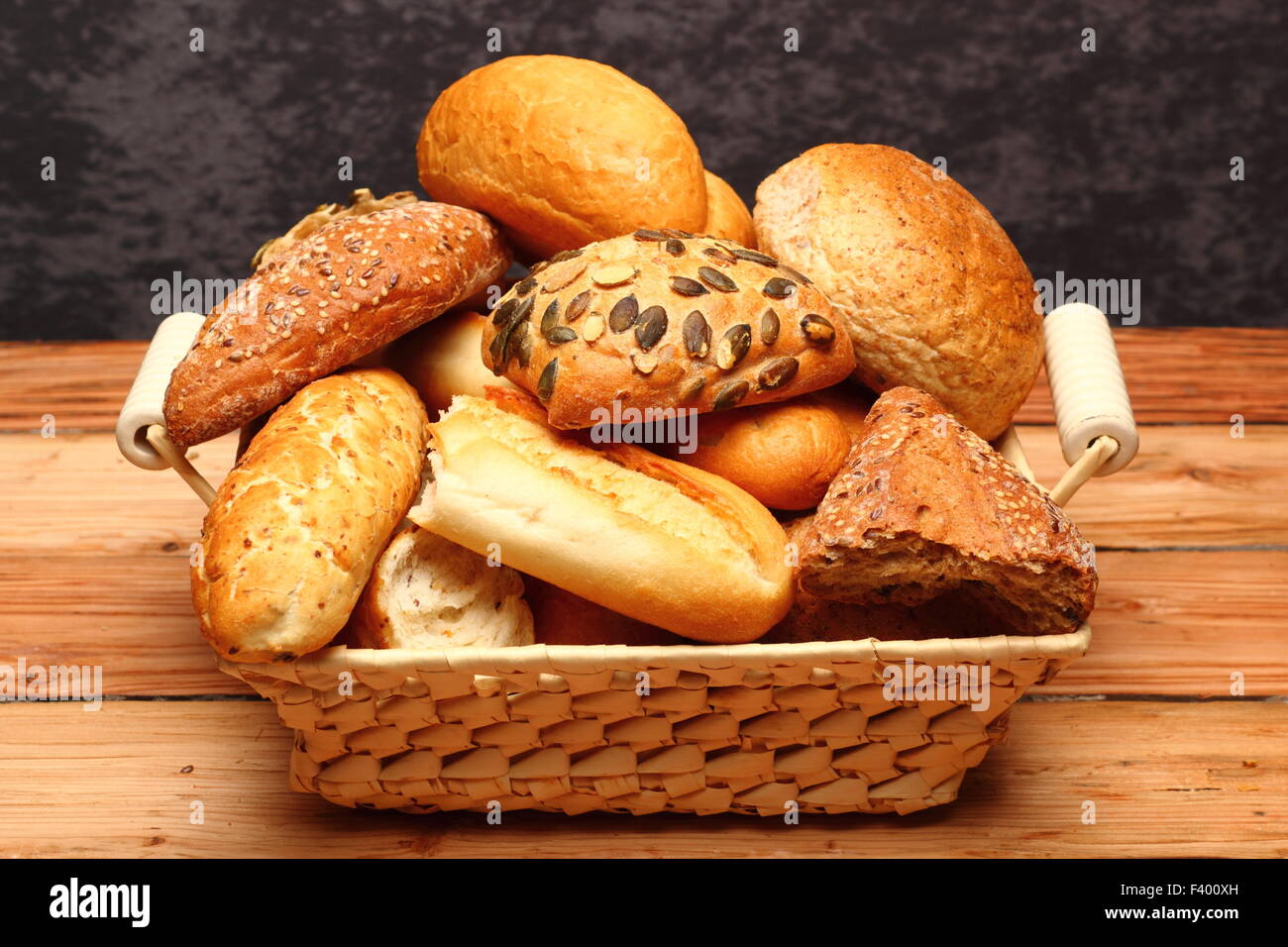 Un assortimento di panini e pane Foto Stock