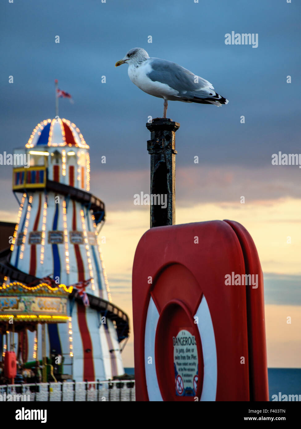 Serata sul molo di Brighton Foto Stock