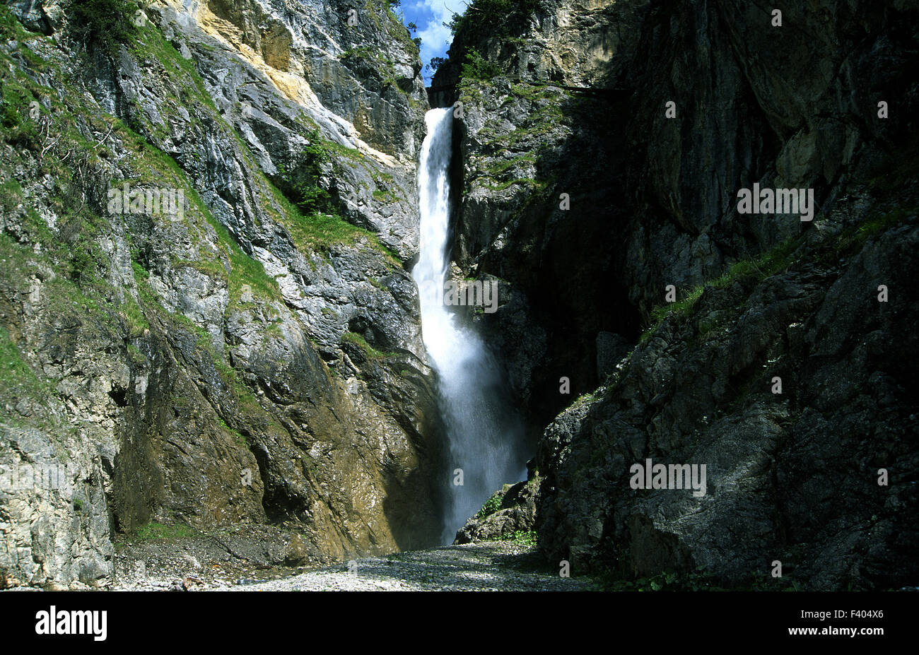 Cascata nelle Alpi, austria, tirolo Foto Stock